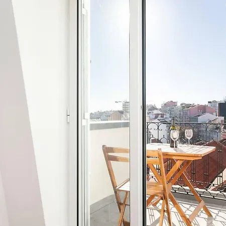 Spacious In Rato With Terrace Lisbon