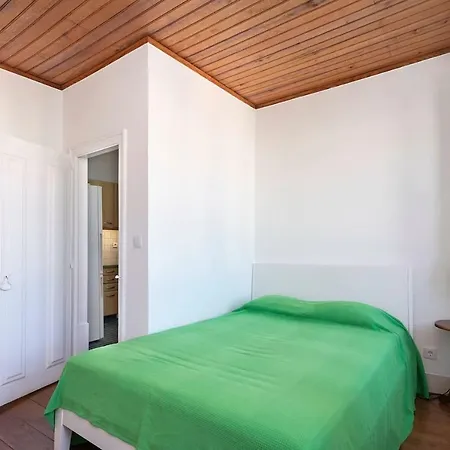 Spacious In Rato With Terrace * Lisbon
