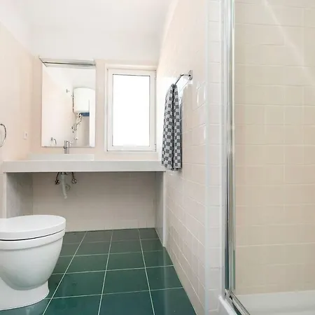 Spacious In Rato With Terrace * Lisbon