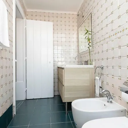 Spacious In Rato With Terrace * Lisboa