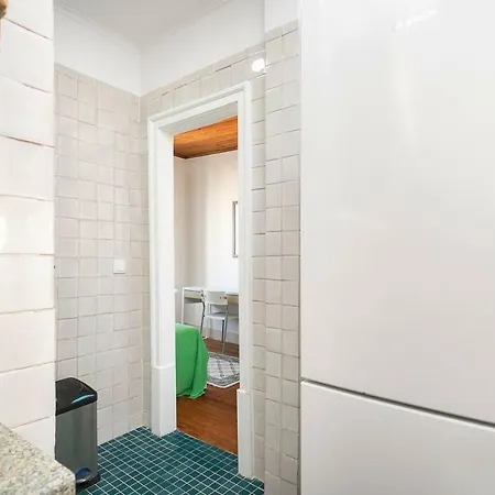 Spacious In Rato With Terrace * Lisboa
