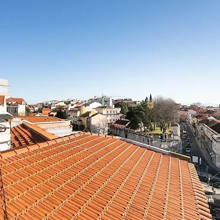 Spacious In Rato With Terrace Διαμέρισμα *